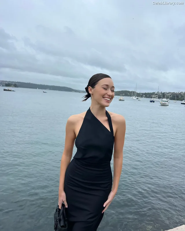 Alycia Debnam Carey photo 18 of 1336
