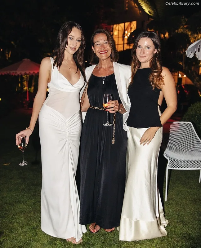 Alycia Debnam Carey photo 19 of 1336