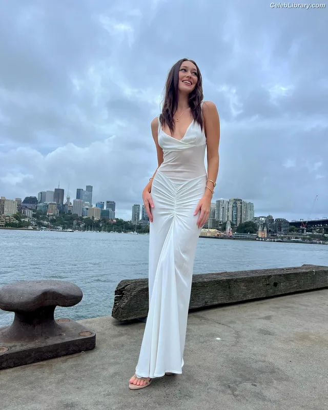 Alycia Debnam Carey photo 23 of 1336