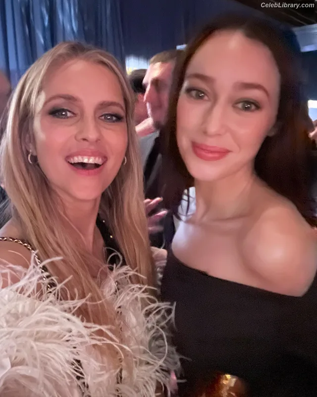 Alycia Debnam Carey photo 2 of 1336