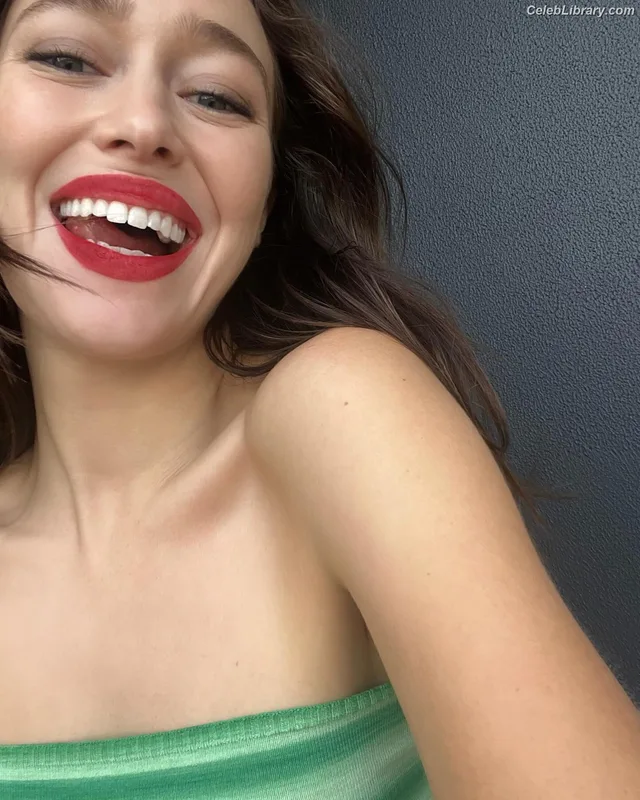 Alycia Debnam Carey photo 12 of 1336