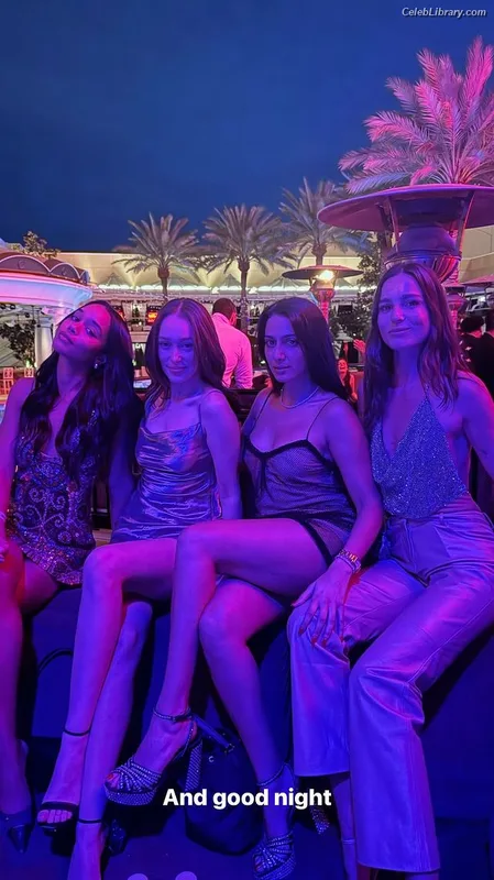 Alycia Debnam Carey photo 3 of 1336