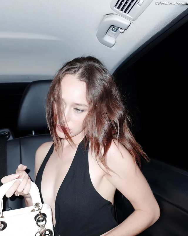 Alycia Debnam Carey photo 18 of 1336