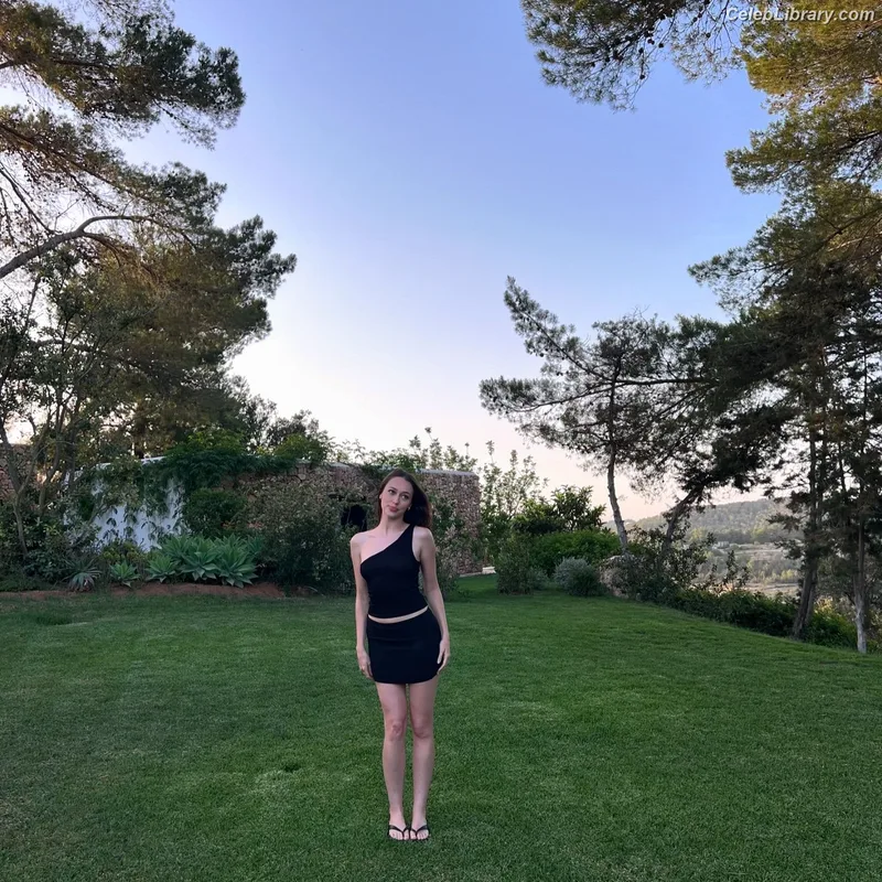 Alycia Debnam Carey photo 20 of 1336