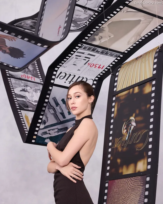 Alycia Debnam Carey photo 6 of 1336