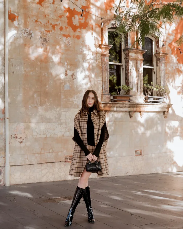 Alycia Debnam Carey photo 11 of 1336