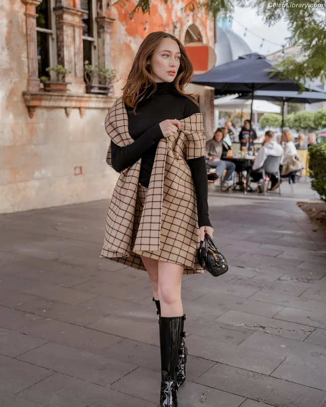 Alycia Debnam Carey photo 15 of 1336