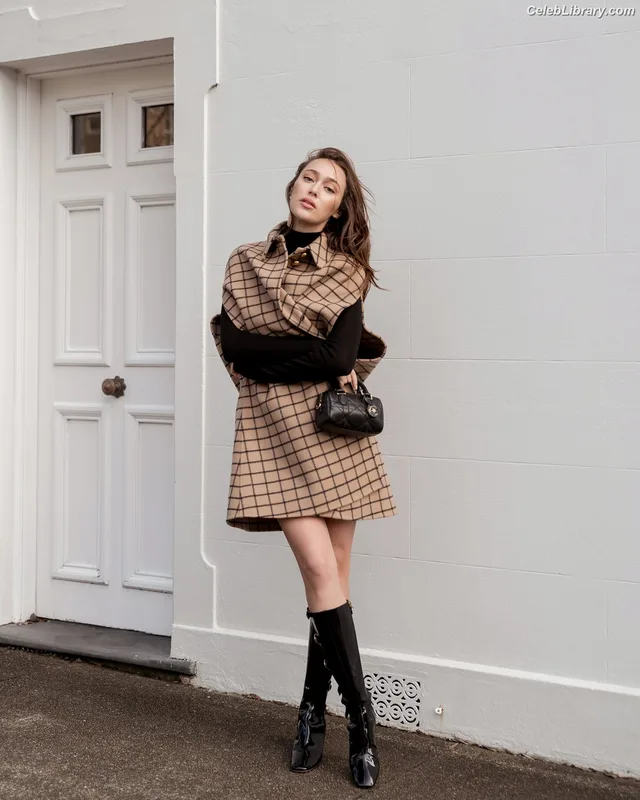 Alycia Debnam Carey photo 17 of 1336