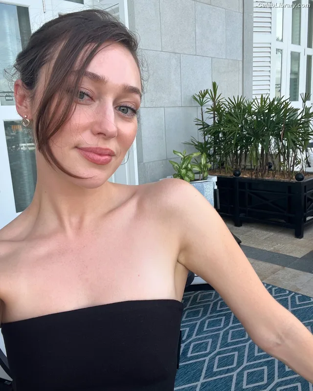Alycia Debnam Carey photo 18 of 1336