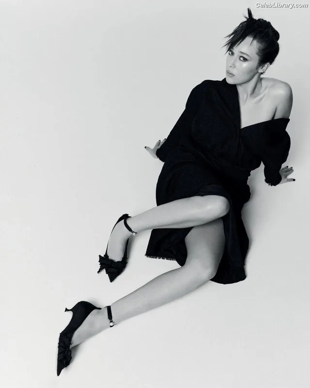 Alycia Debnam Carey photo 1 of 1336