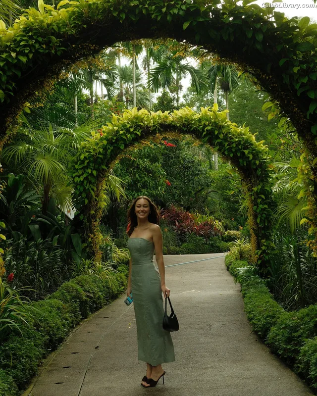 Alycia Debnam Carey photo 2 of 1336