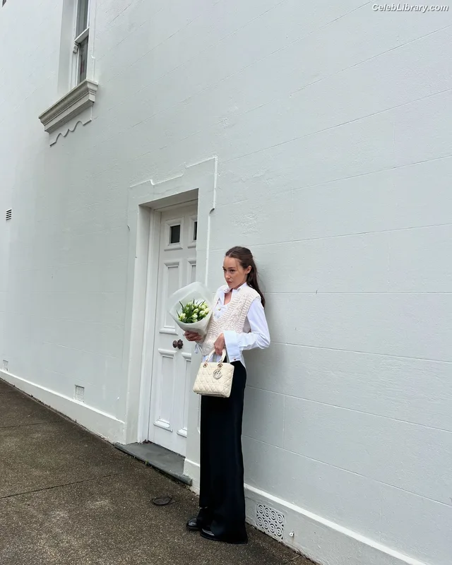 Alycia Debnam Carey photo 3 of 1336