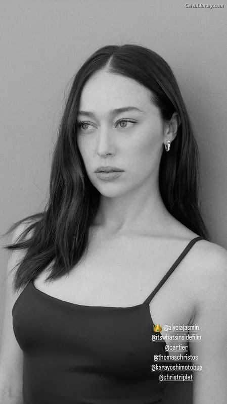 Alycia Debnam Carey photo 9 of 1336