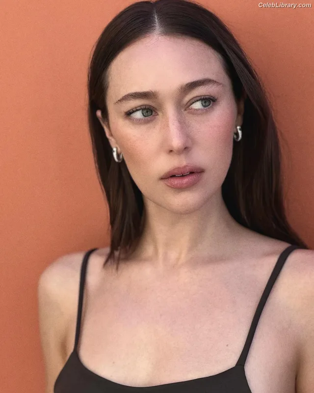 Alycia Debnam Carey photo 12 of 1336