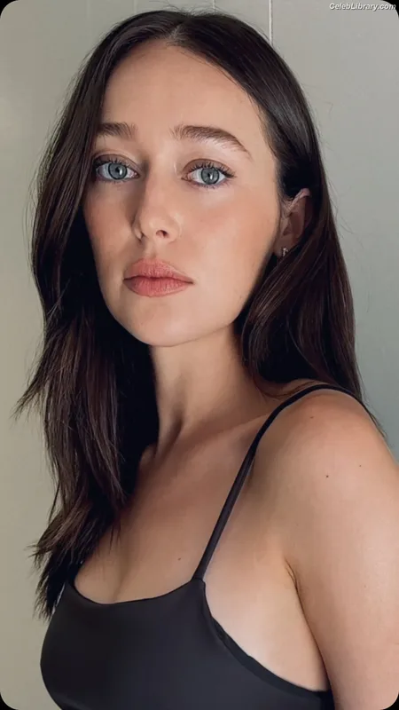 Alycia Debnam Carey photo 15 of 1336