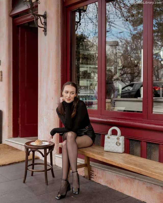 Alycia Debnam Carey photo 2 of 1336