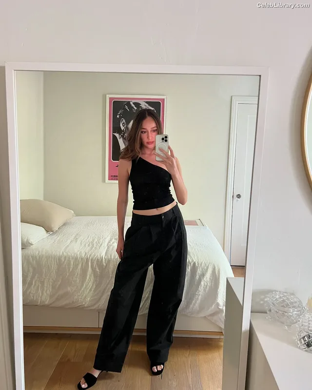 Alycia Debnam Carey photo 5 of 1336