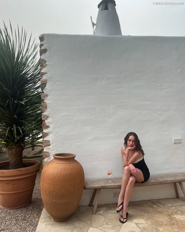 Alycia Debnam Carey photo 17 of 1336