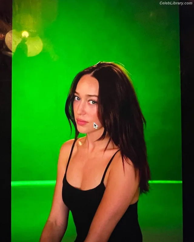 Alycia Debnam Carey photo 19 of 1336
