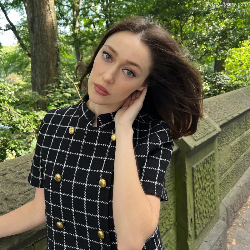 Alycia Debnam Carey photo 6 of 1336