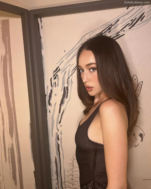 Alycia Debnam Carey photo 14 of 1336