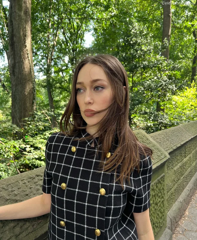 Alycia Debnam Carey photo 15 of 1336