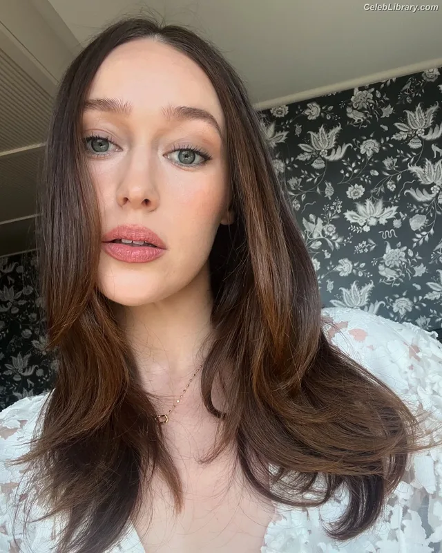 Alycia Debnam Carey photo 20 of 1336