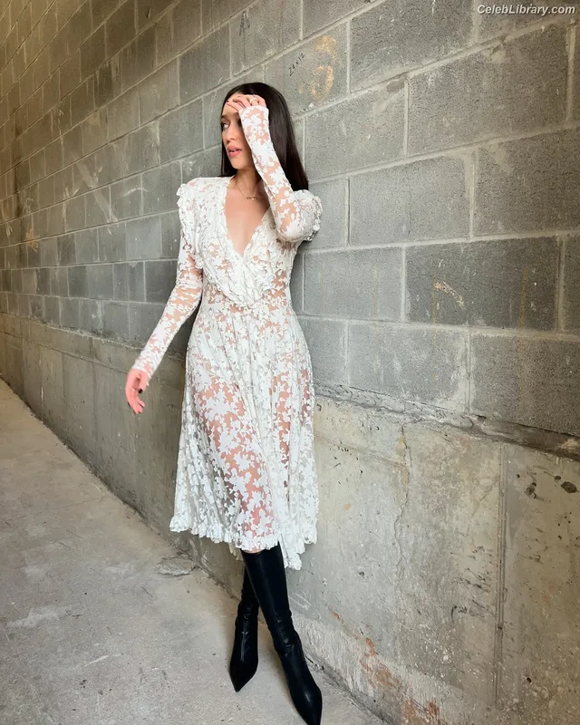 Alycia Debnam Carey photo 23 of 1336