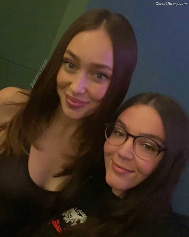 Alycia Debnam Carey photo 10 of 1336