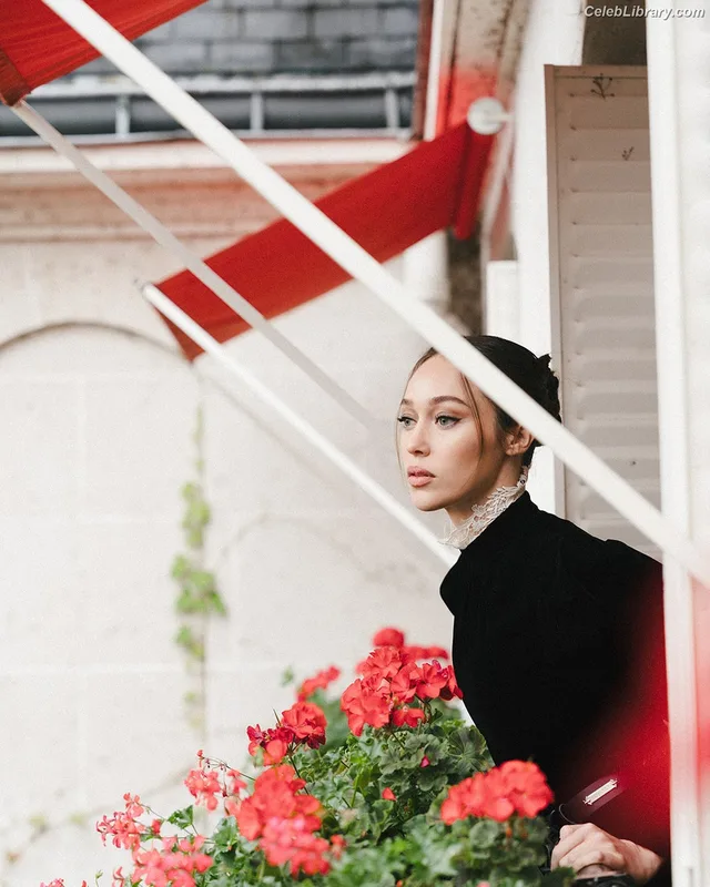 Alycia Debnam Carey photo 12 of 1336