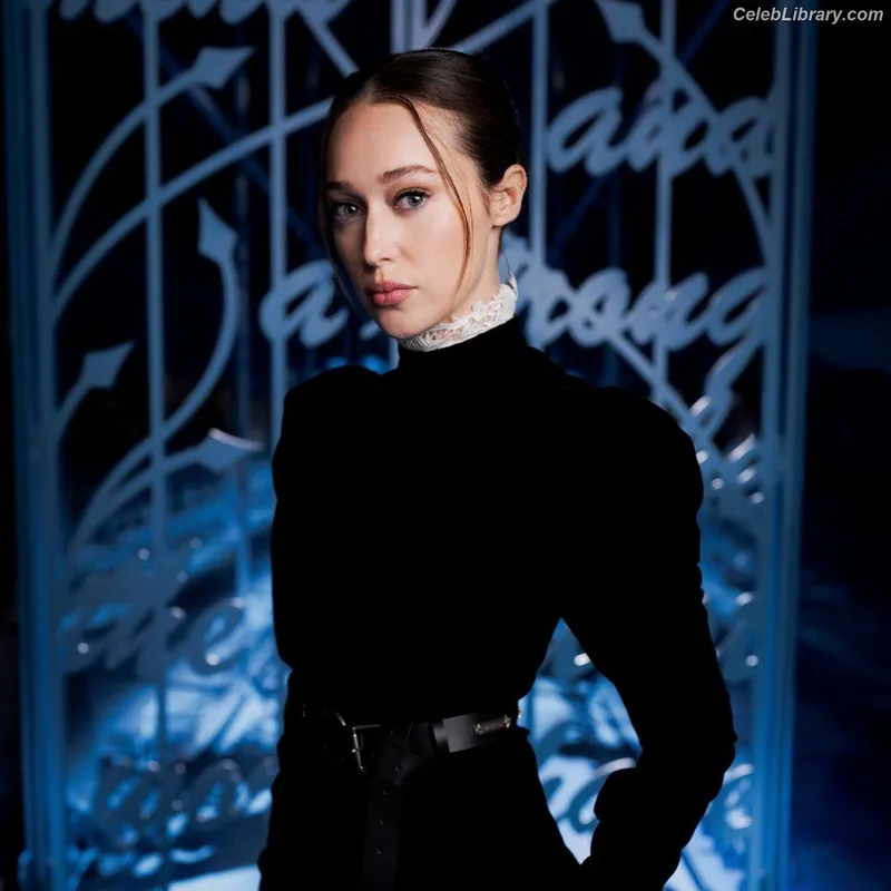Alycia Debnam Carey photo 7 of 1336