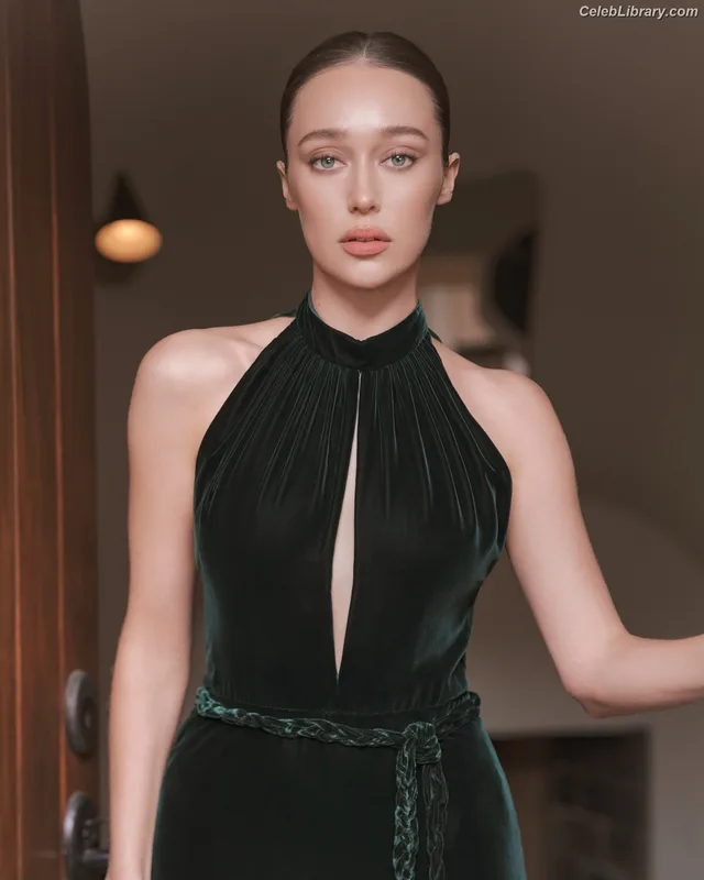 Alycia Debnam Carey photo 20 of 1336