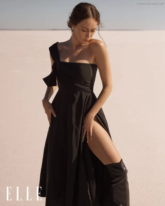 Alycia Debnam Carey photo 9 of 1336
