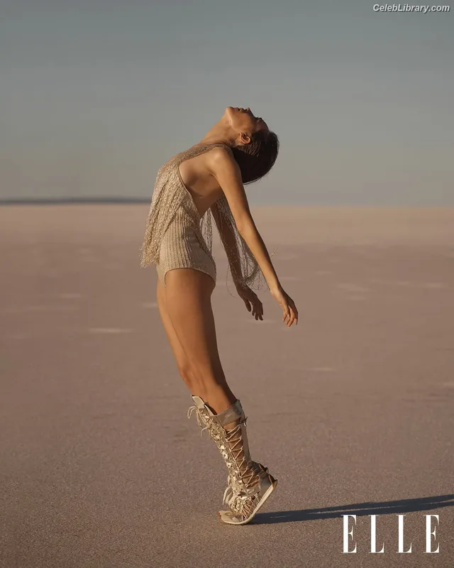 Alycia Debnam Carey photo 10 of 1336