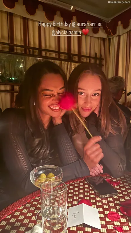 Alycia Debnam Carey photo 18 of 1336