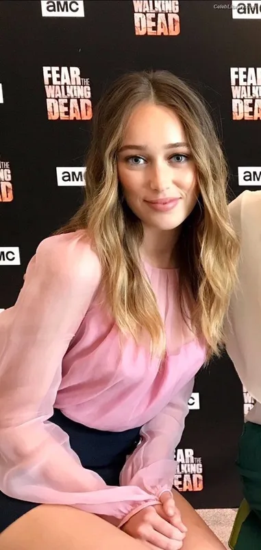 Alycia Debnam Carey photo 3 of 1336