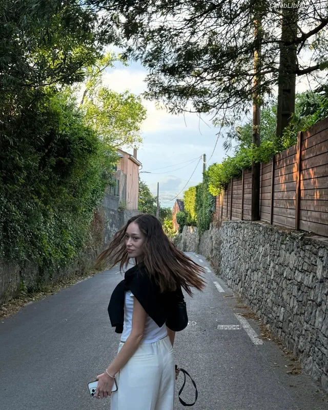 Alycia Debnam Carey photo 8 of 1336