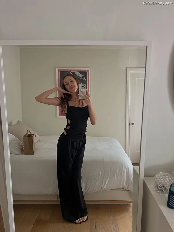 Alycia Debnam Carey photo 1 of 1336