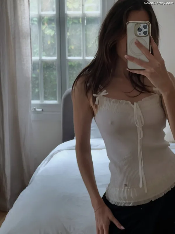 Alycia Debnam Carey photo 3 of 1336