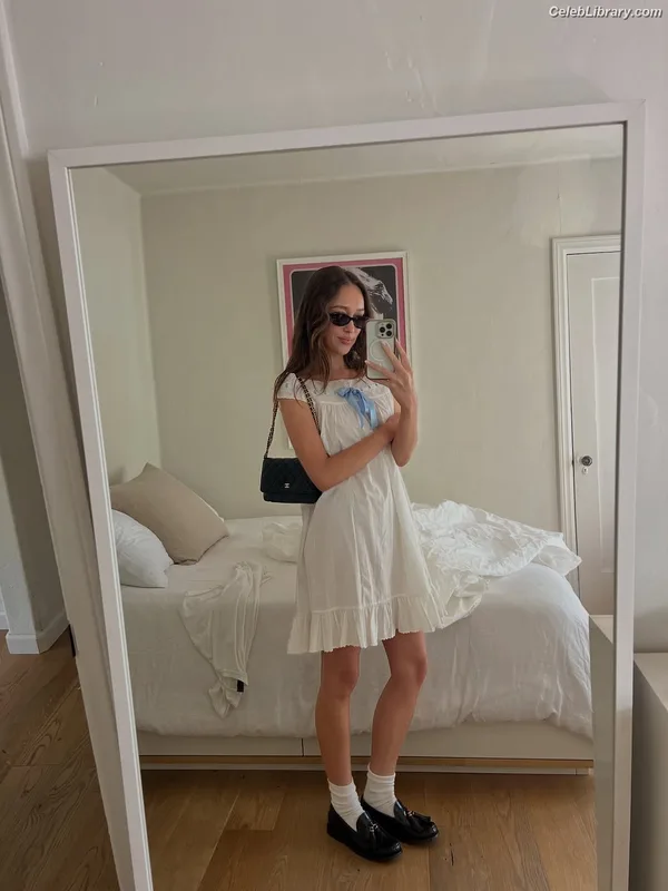 Alycia Debnam Carey photo 4 of 1336