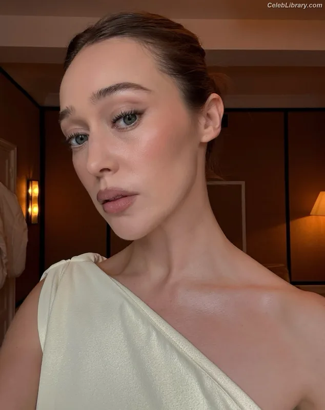 Alycia Debnam Carey photo 6 of 1336