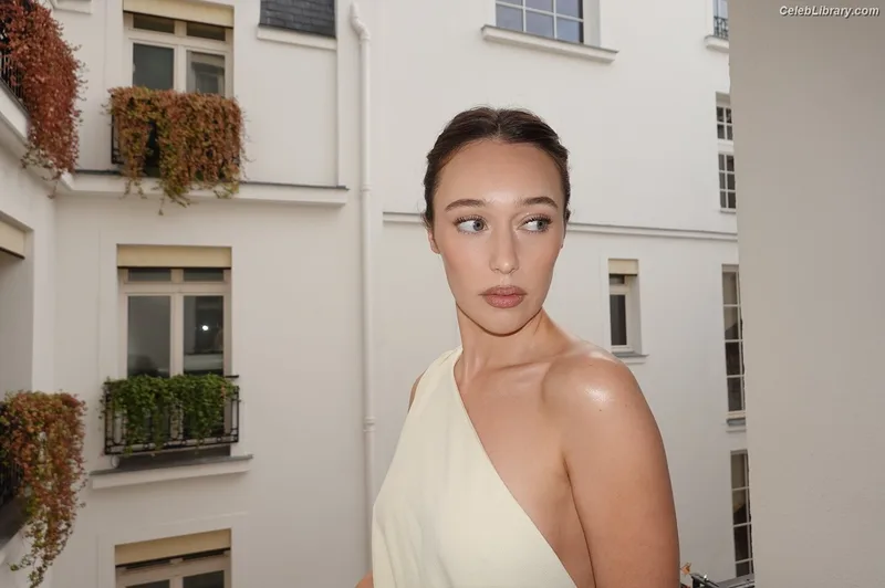 Alycia Debnam Carey photo 20 of 1336