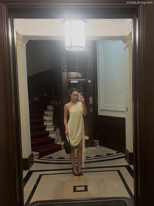 Alycia Debnam Carey photo 22 of 1336
