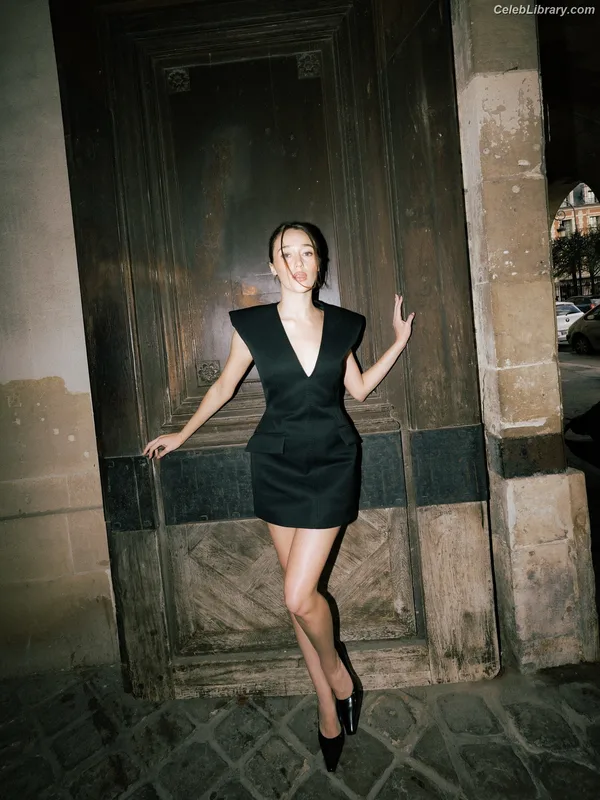 Alycia Debnam Carey photo 2 of 1336