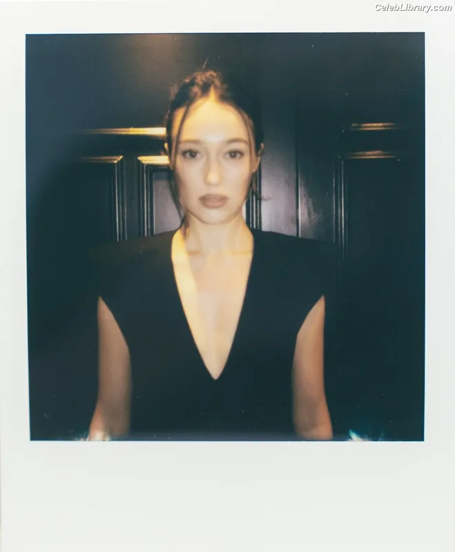 Alycia Debnam Carey photo 4 of 1336