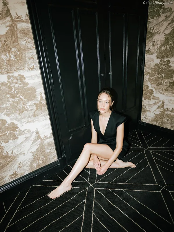 Alycia Debnam Carey photo 11 of 1336