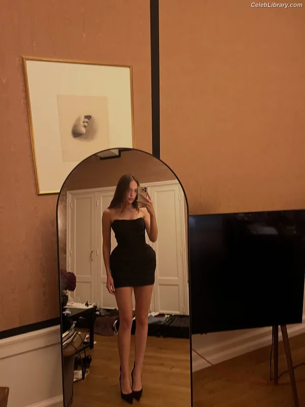 Alycia Debnam Carey photo 12 of 1336