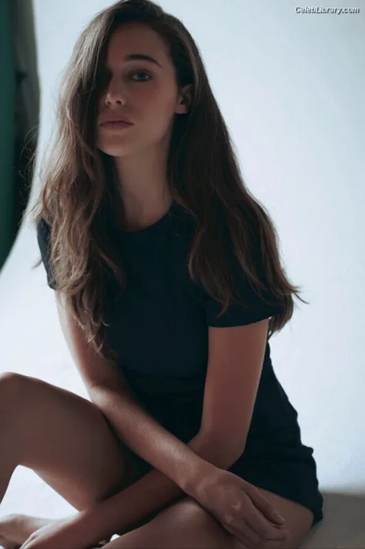 Alycia Debnam Carey photo 18 of 1336