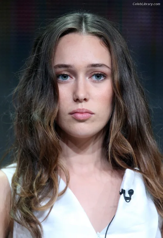 Alycia Debnam Carey photo 1 of 1336