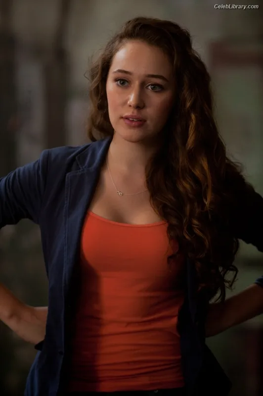 Alycia Debnam Carey photo 2 of 1336